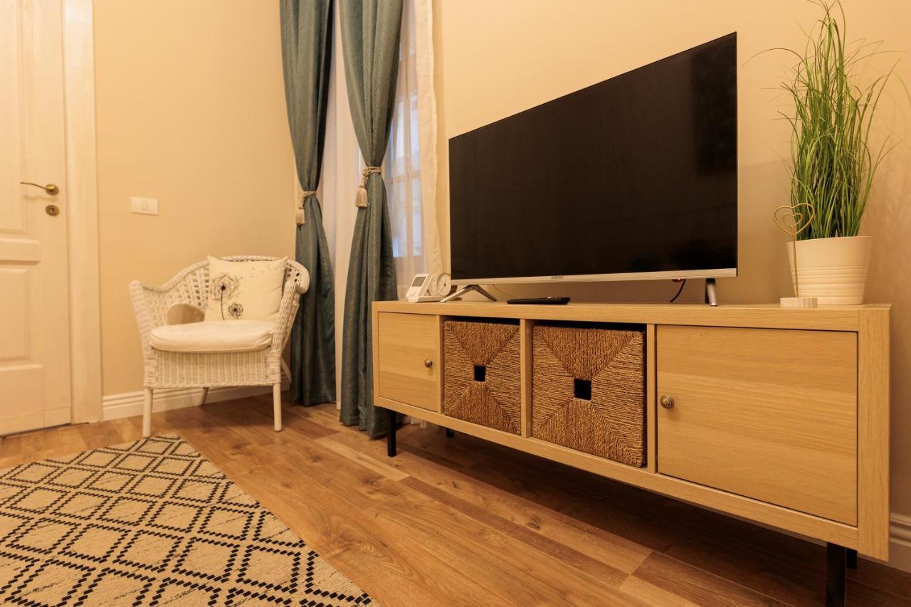 Cozy Apartment In The Historical City Center Timişoara Exterior foto